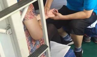 河南漯河一轿车与火车相撞