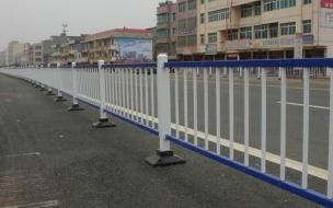 公路波形护栏厂家哪家好 专业道路护栏生产厂家